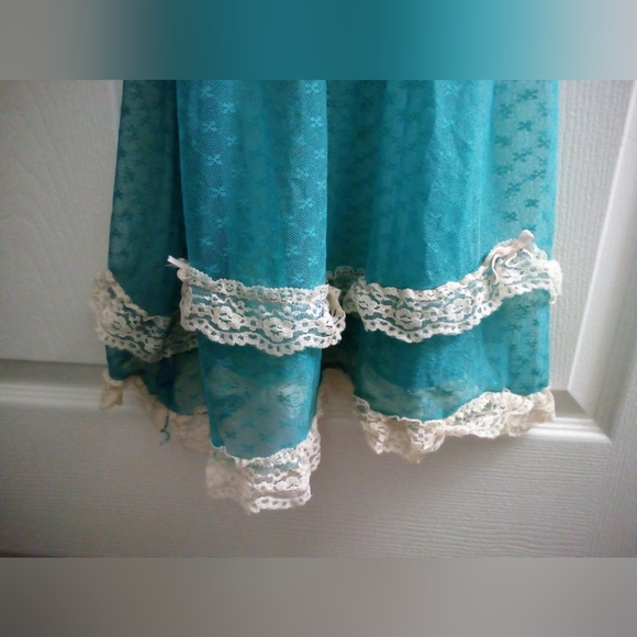 Blue laced dress lined with white lace lingerie - Picture 5 of 6